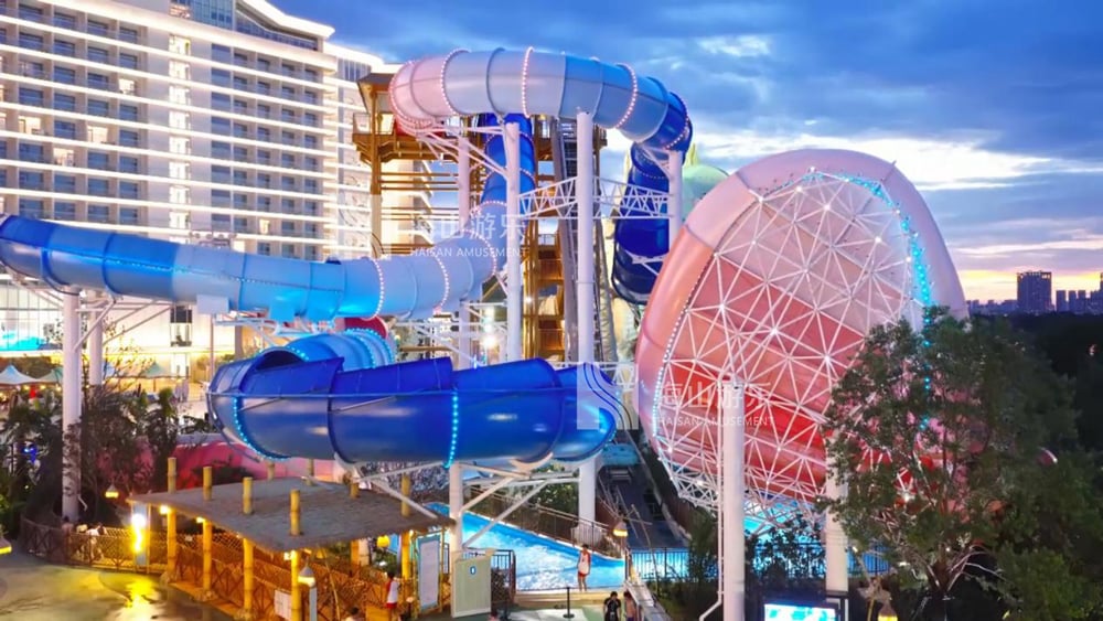 双重风暴,极致竞速——星际盘旋+巨浪翻滚组合引爆水乐园刺激体验 双重风暴,极致竞速——星际盘旋+巨浪翻滚组合引爆水乐园刺激体验