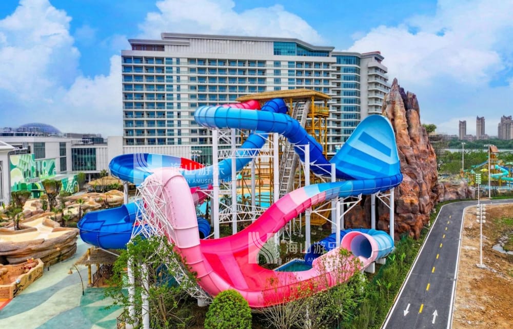 双重风暴,极致竞速——星际盘旋+巨浪翻滚组合引爆水乐园刺激体验 双重风暴,极致竞速——星际盘旋+巨浪翻滚组合引爆水乐园刺激体验